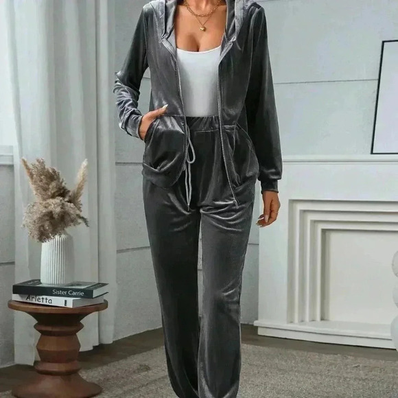 Grey Casual Women's Velvet Kangaroo Pocket Hoodie & Sweatpants Set - Picture 5 of 6